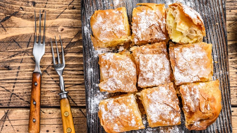 Phyllo pastry squares with icing sugar