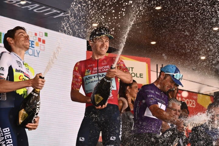 <span class="article__caption">Lutsenko tastes some long-awaited bubbly after 14 months out of the winner’s circle.</span> (Photo: La Presse)