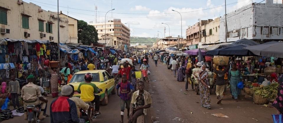 Le Mali est encore sous le choc après les sanctions économiques annoncées, dimanche 9 janvier, par la Communauté économique des États de l'Afrique de l'Ouest (Cedeao) pour faire plier la junte au pouvoir. 
