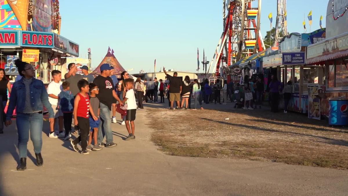 Thousands attend Collier Fair opening night