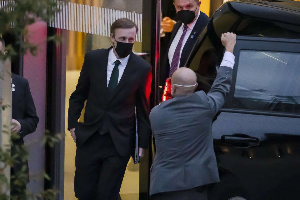 White House national security adviser Jake Sullivan, left, and his delegation leave a hotel in Zurich, Switzerland, where a meeting between US and Chinese officials was taking place on Wednesday Oct. 6, 2021. Top diplomatic advisers to U.S. President Joe Biden and Chinese President Xi Jinping have been holding several hours of talks in Switzerland’s largest city in hopes of ironing out differences on a range of topics from trade to Taiwan. (Michael Buholzer/Keystone via AP)