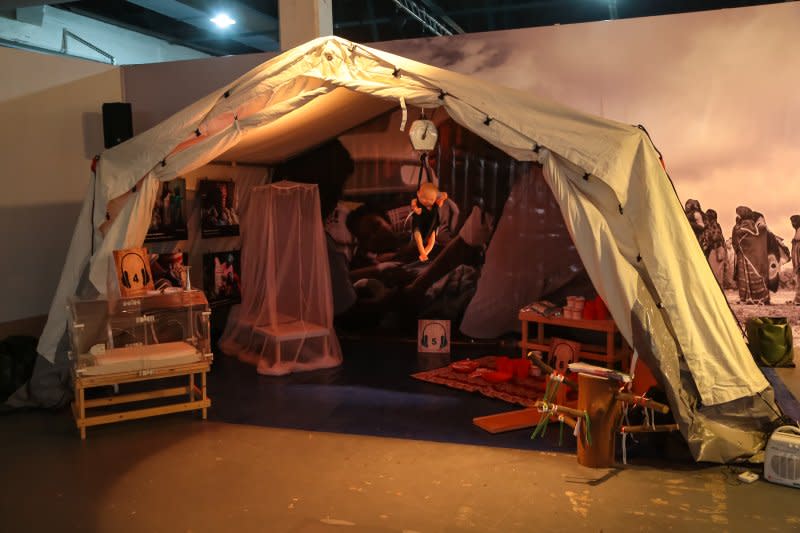 「穿梭救援間」無國界醫生亞洲巡迴展覽，以3個大型帳篷重現無國界醫生前線救援場景。（顏麟宇攝）