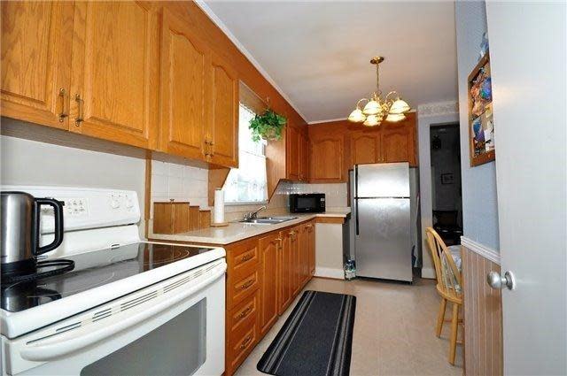 <p><span>81 Charleston Rd., Toronto, Ont.</span><br> The kitchen comes with the fridge and stove.<br> (Photo: Zoocasa) </p>