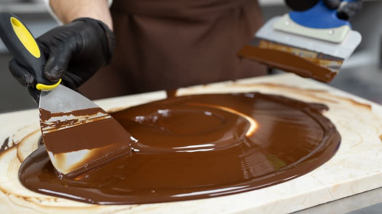 chocolatier tempering chocolate