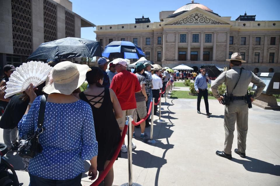 <p>Members of the public line up to pay their respects to Sen. John McCain as he lies in state at the Arizona Capitol Rotunda, Aug. 29, 2018 in Phoenix, Ariz. (Photo: Robyn Beck/AFP/Getty Images) </p>