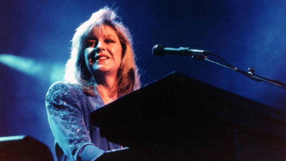 Christine McVie playing piano; fleetwood mac members