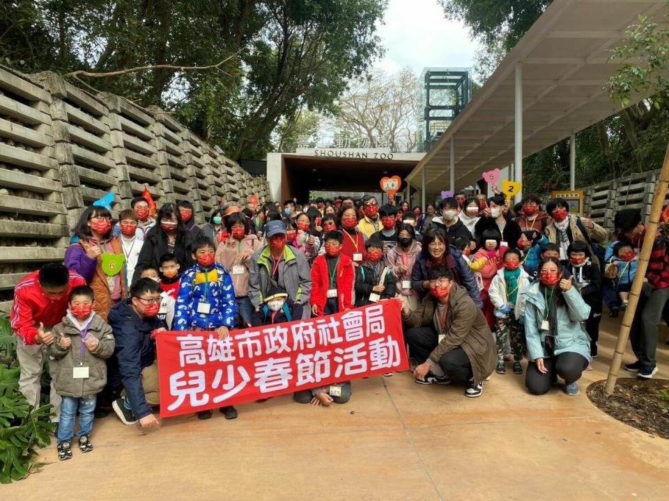 弱勢學子參訪壽山動物園。   圖：高雄市社會局/提供