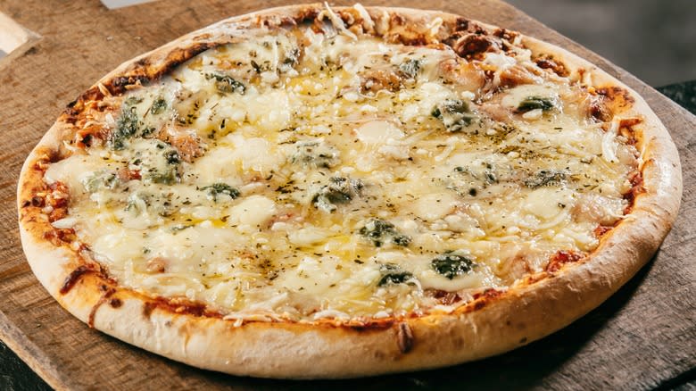 A white pizza on a cutting board