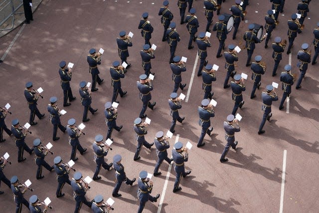 The coffin procession heads down the Mall towards Wellington Arch