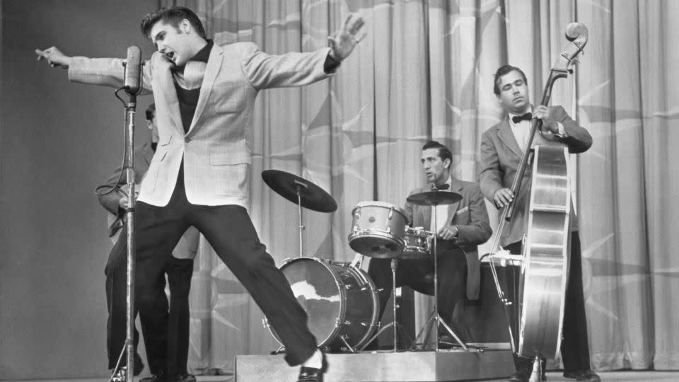 When the knees come together a bit like Elvis Presley dancing, "that's how people pop their ACL," one doctor described. - Bettmann Archive/Getty Images