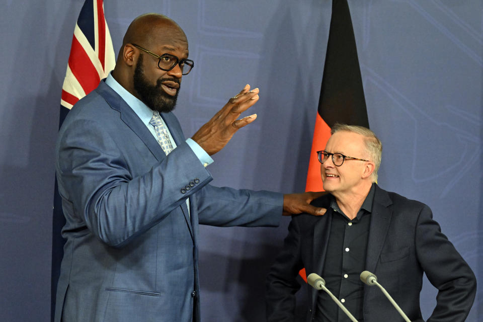 Australian Prime Minister Anthony Albanese and former NBA star Shaquille O'Neal on Saturday. Source: AAP