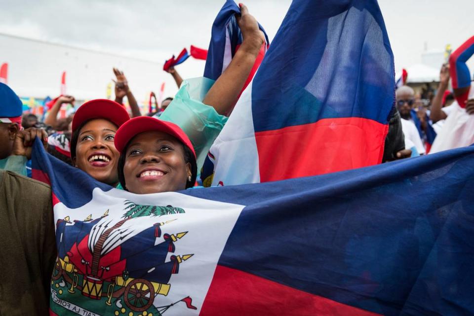Fans of Haitian music refused to let South Florida’s wet weather prevent them from attending the Haitian Compas Festival Saturday at Mana Wynwood in Miami. The premier showcase for Haitian music and culture in the United States, the festival is celebrating 20 years.