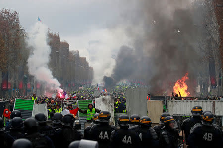 Protesters shout slogans at police during a "Yellow vest" protest against higher fuel prices, during clashes on the Champs-Elysees in Paris, France, November 24, 2018. REUTERS/Gonzalo Fuentes