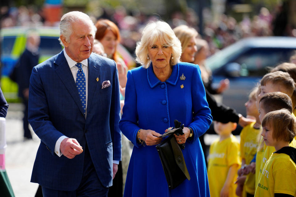 König Charles und seine Gemahlin tragen gerne blau. (Bild: Reuters)