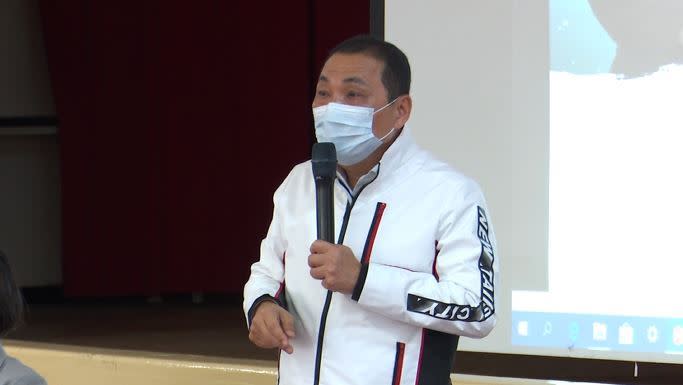 疫情嚴峻，新北市長侯友宜表示會要求補習班做好清消，「如果防疫沒有辦法做好，該停就要停」。（圖／新北市府提供）