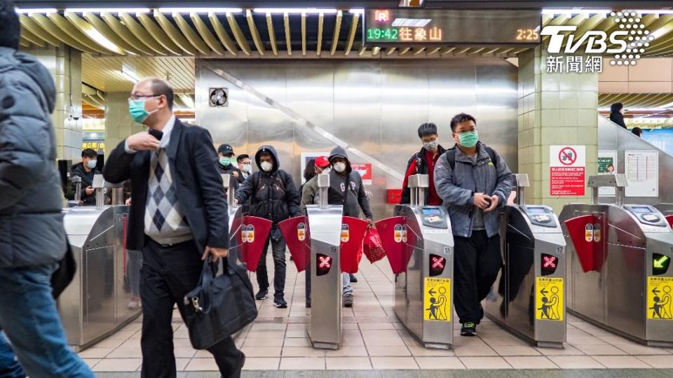 本土疫情趨緩，中央宣布有條件開放部分場所。（示意圖／shutterstock 達志影像）