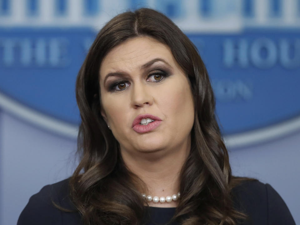 "Unsere Gebete sind für die großartigen Menschen in Texas. Möge Gott sie nach dieser entsetzlichen Attacke trösten", schreibt die Pressesprecherin des Weißen Hauses Sarah Sanders in einem Tweet. (Bild-Copyright: Alex Brandon/AP Photo)