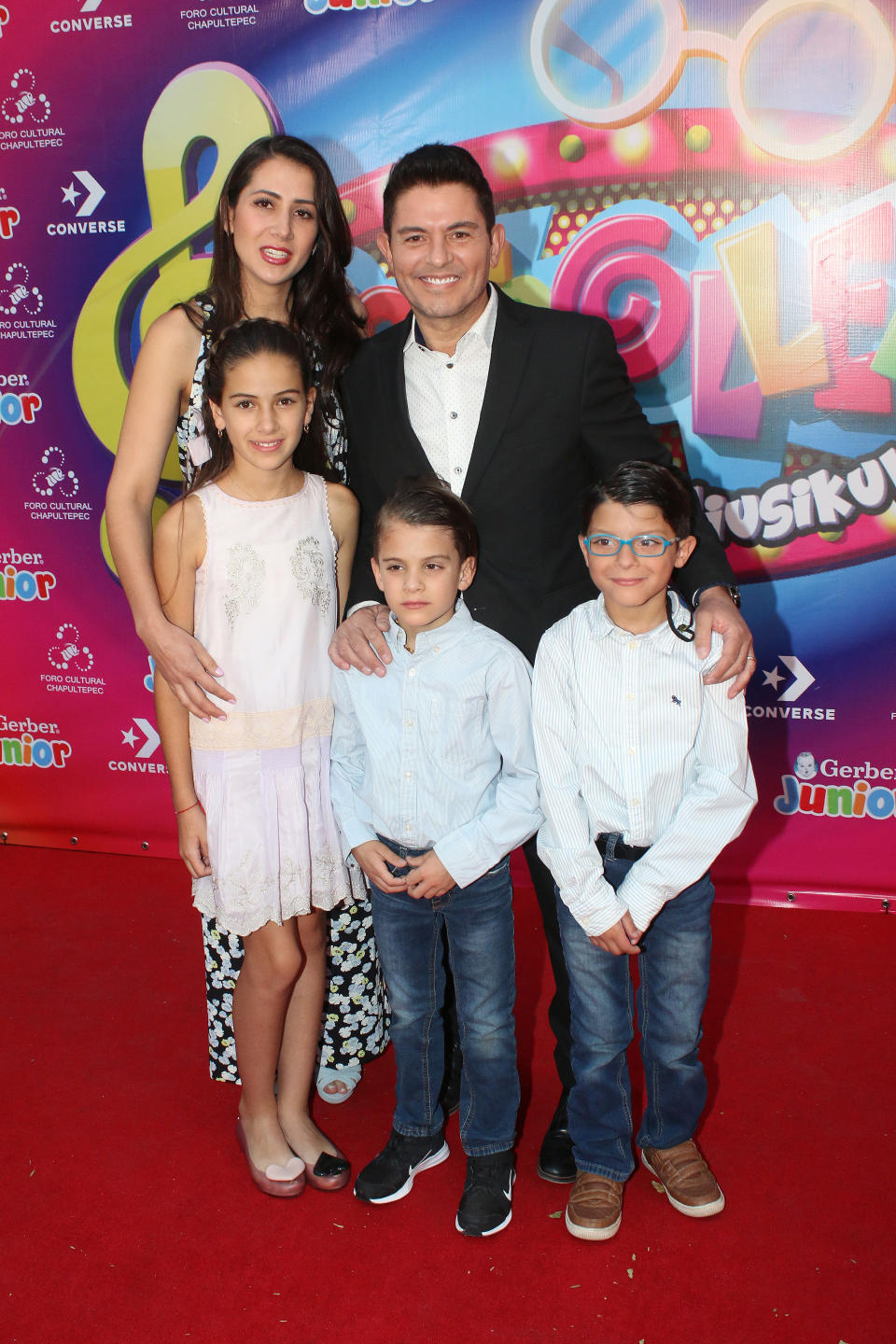 MEXICO CITY, MEXICO - MAY 09: Ernesto Laguardia and his family attends the show  'Distroller, El Musikul' at Foro Chapultepec on May 9, 2019 in Mexico City, Mexico. (Photo by Adrián Monroy/ Medios y Media/Getty Images)