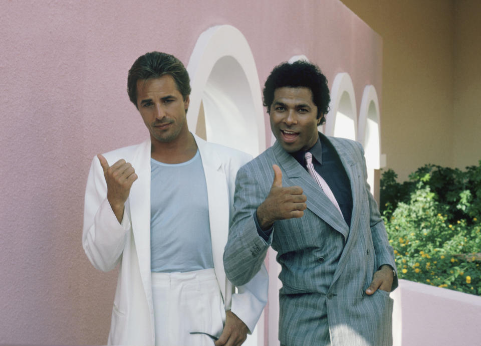 Don Johnson y Philip Michael Thomas de 'Miami Vice' fueron de los primeros 'influencers' de los 80s. (Foto de Frank Carroll/NBCU Photo Bank/NBCUniversal via Getty Images via Getty Images)