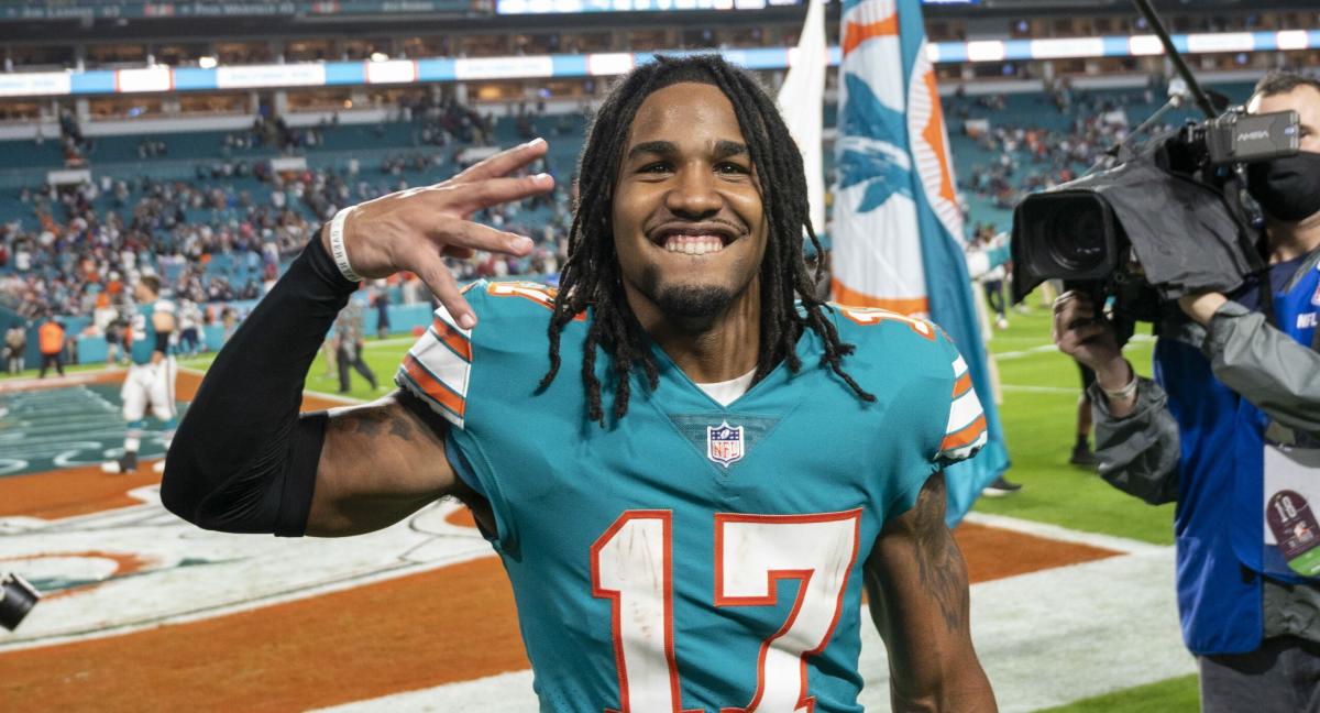 LOOK: Jaylen Waddle's Miami Dolphins jersey already in Pro