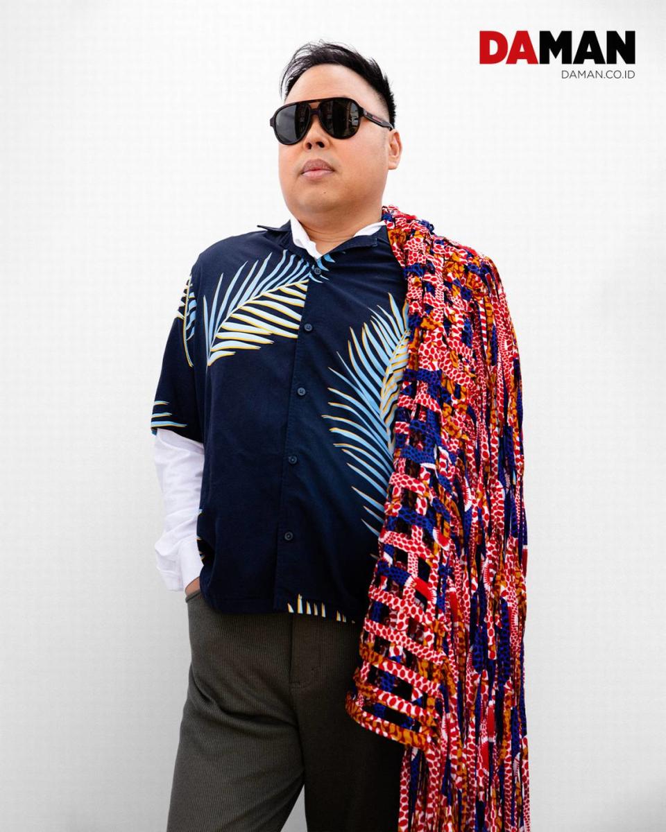 Aloha Glamour’s shawl brings extra spice to a look that features a Boss shirt, XIVI shirt and pants, and Gucci sunglasses.