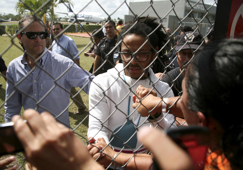 Mexican singer Kalimba Kadjali Marichal Ibar (C) greets fans at the Chetumal International Airport after being released from a jail in Chetumal January 27, 2011. A judge ruled on Thursday there was not enough evidence to put the pop star, known by his first name Kalimba, on trial for the alleged rape of a minor.  REUTERS/Stringer (MEXICO - Tags: SOCIETY ENTERTAINMENT CRIME LAW)