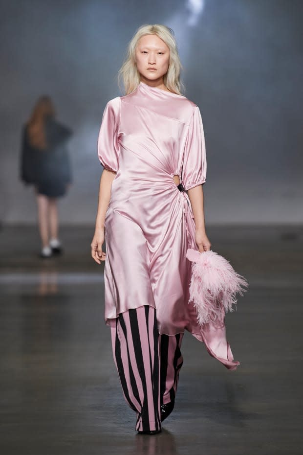 <p>A look from the Marques'Almeida Fall 2020 collection. </p>