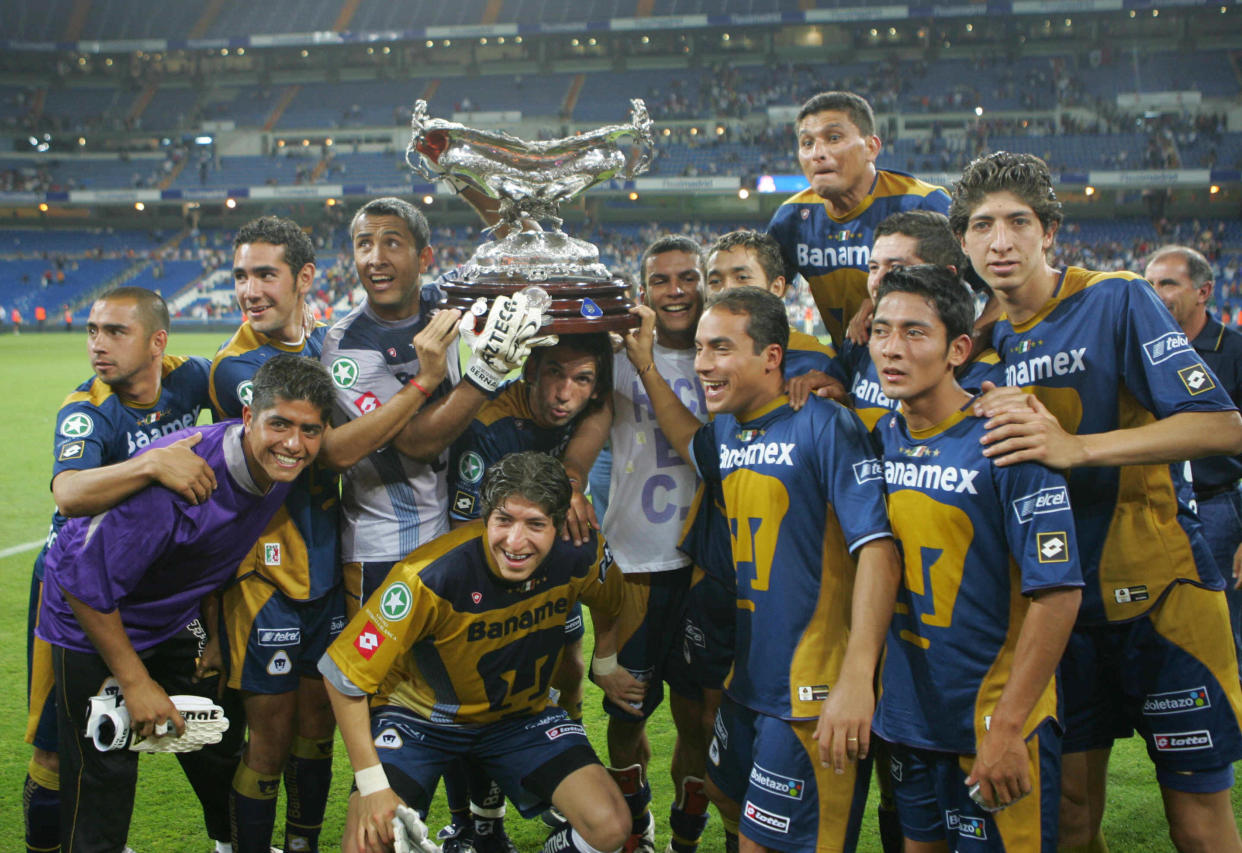 Hugo Sánchez dirigió a Pumas en su victoria sobre el Real Madrid en 2004. (CHRISTOPHE SIMON/AFP via Getty Images)