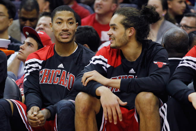 WASHINGTON, DC - JANUARY 30: Derrick Rose #1 (L) talks with teammate Joakim Noah #13 of the Chicago BuJoakim NDerrick Rose (R) during the second half against the Washington Wizards at Verizon Center on January 30, 2012 in Washington, DC. NOTE TO USER: User expressly acknowledges and agrees that, by downloading and or using this photograph, User is consenting to the terms and conditions of the Getty Images License Agreement. (Photo by Rob Carr/Getty Images)