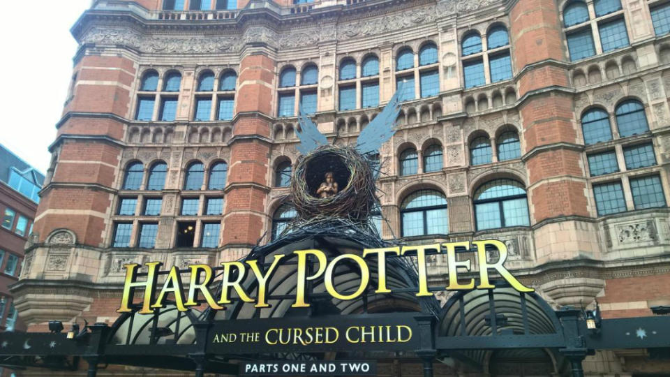 harry-potter-cursed-child-palace-theatre-sign