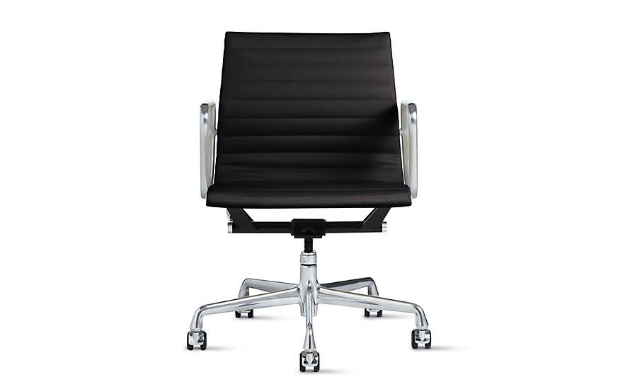 28) Aluminum Group Management Chair