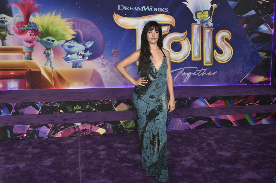 Camila Cabello llega al estreno de "Trolls Band Together" el miércoles 15 de noviembre de 2023 en el Teatro Chino TCL en Los Angeles. (Foto Richard Shotwell/Invision/AP)