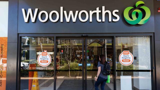 Woolworths gives second life to 25c paper bags with 'trashy