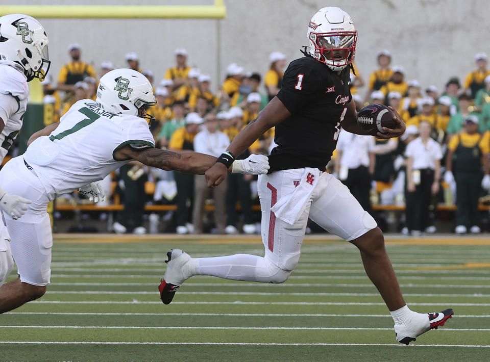 Houston quarterback Donovan Smith (1) tries to out run Baylor Bears safety Bryson Jackson (7) during the second half of an NCAA college football game, Saturday, Nov. 4, 2023, in Waco, Texas. (Jerry Larson/Waco Tribune-Herald via AP)