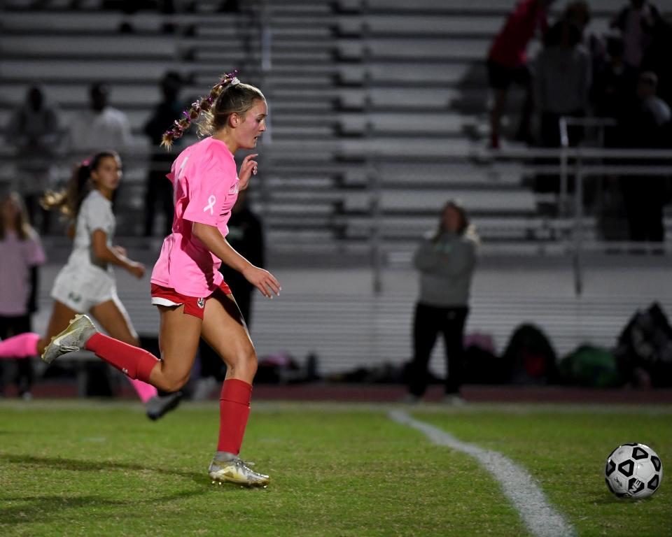 Bennett's Riley Matthews (7) dribbles in the match against Parkside Wednesday, Oct. 18, 2023, at Wicomico County Stadium in Salisbury, Maryland. The Clippers defeated the Rams 7-0.