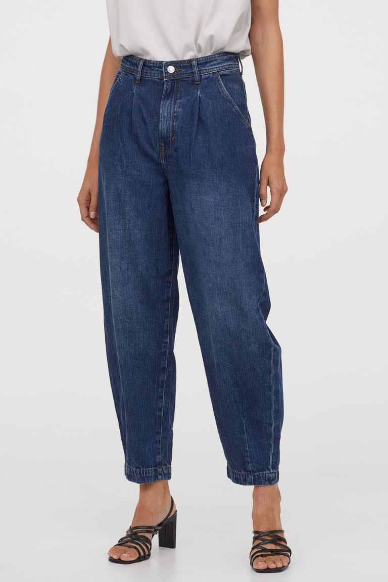 Balloon Ultra High Ankle Jeans. Image via H&M.