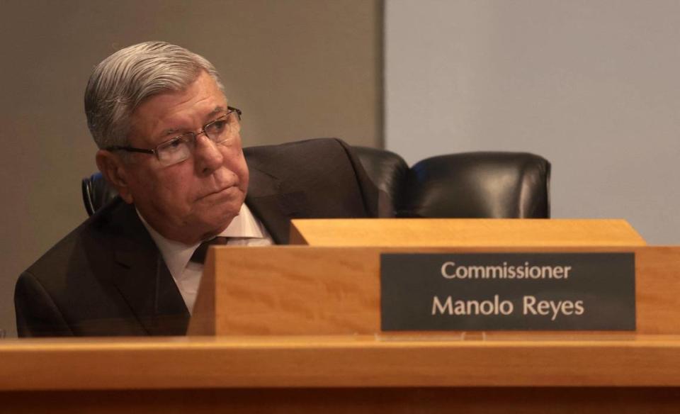 Commissioner Manolo Reyes listens during a special commission meeting at City Hall on Monday, Feb. 7, 2022. Carl Juste/cjuste@miamiherald.com