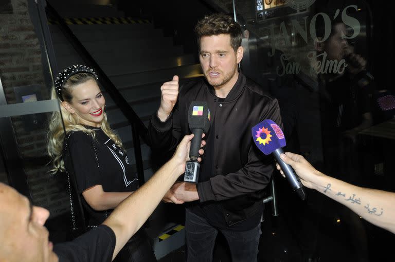 Muy simpático con la prensa, Bublé lanzó algunas palabras en español para hablar de este suceso y su estadía en Buenos Aires