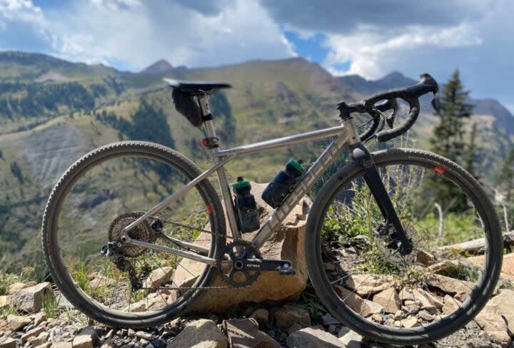 <span class="article__caption">After a wheel swap, the bike moved more lightly through the mountains</span> (Photo: Betsy Welch)