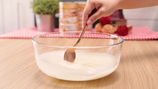 Mixing agar agar mixture with a spoon