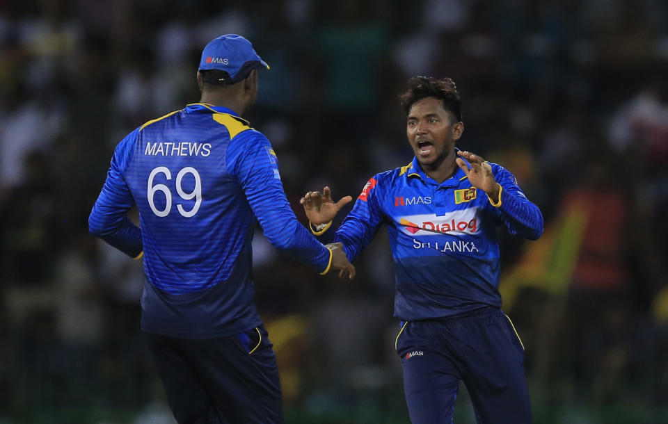 Sri Lanka's Akila Dananjaya, right, celebrates the dismissal of South Africa's Heinrich Klaasen with Angelo Mathews during their fifth one-day international cricket match in Colombo, Sri Lanka, Sunday, Aug. 12, 2018. (AP Photo/Eranga Jayawardena)