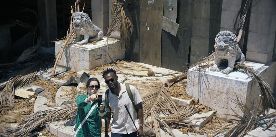 THE RESORT -- Episode 103 -- Pictured: (l-r) Cristin Milioti as Emma, William Jackson Harper as Noah