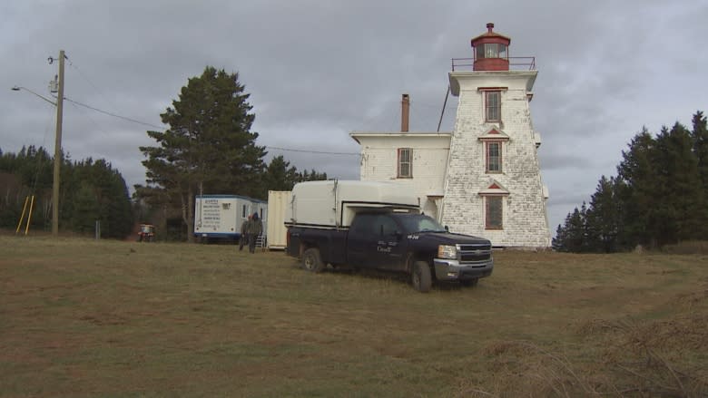 P.E.I.'s Blockhouse lighthouse getting overhaul after community group tells Coast Guard it's 'falling apart'