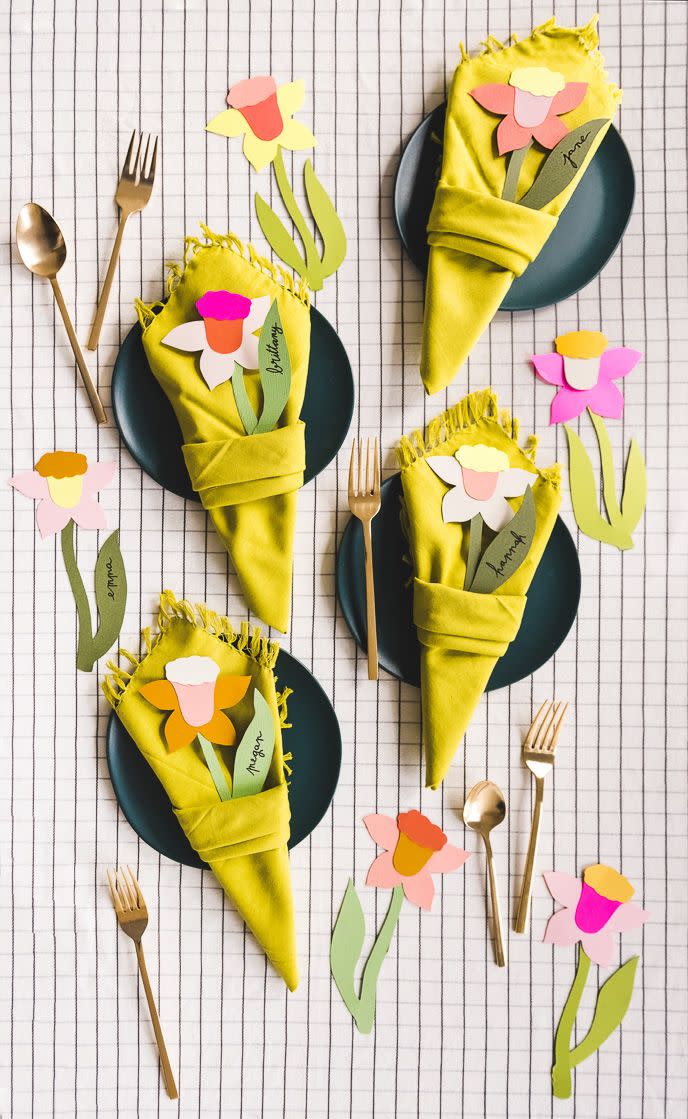 Daffodil Bouquet Napkin Folding Idea