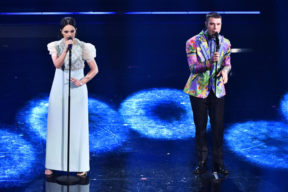 <p>L’alchimia tra Francesca Michielin e Fedez non funziona: nonostante la grinta prorompente della cantante, il rapper non si sbottona. Unica nota positiva: Amadeus sceglie per la prima volta di regalare un mazzo di fiori a entrambi. (Foto Matteo Rasero/LaPresse)</p> 