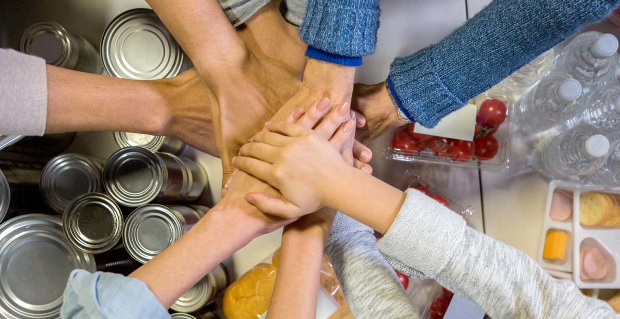 How to teach your kids to give back and help others this holiday season and beyond. (Photo: Getty Images)