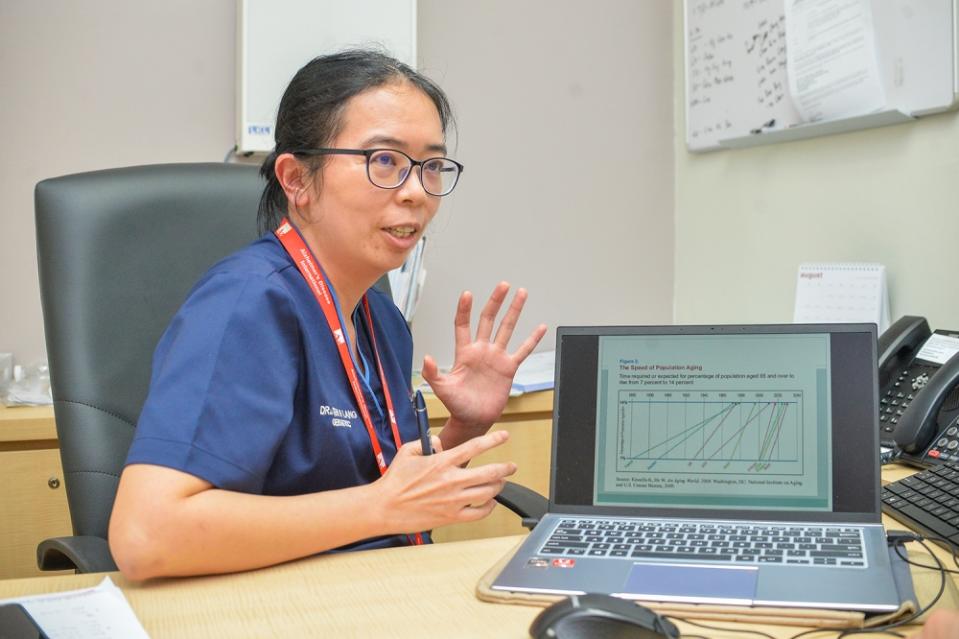 Sunway Medical Centre consultant geriatrician Dr Teh Hoon Lang talks about the potential health issues that come with ageing. — Picture by Miera Zulyana