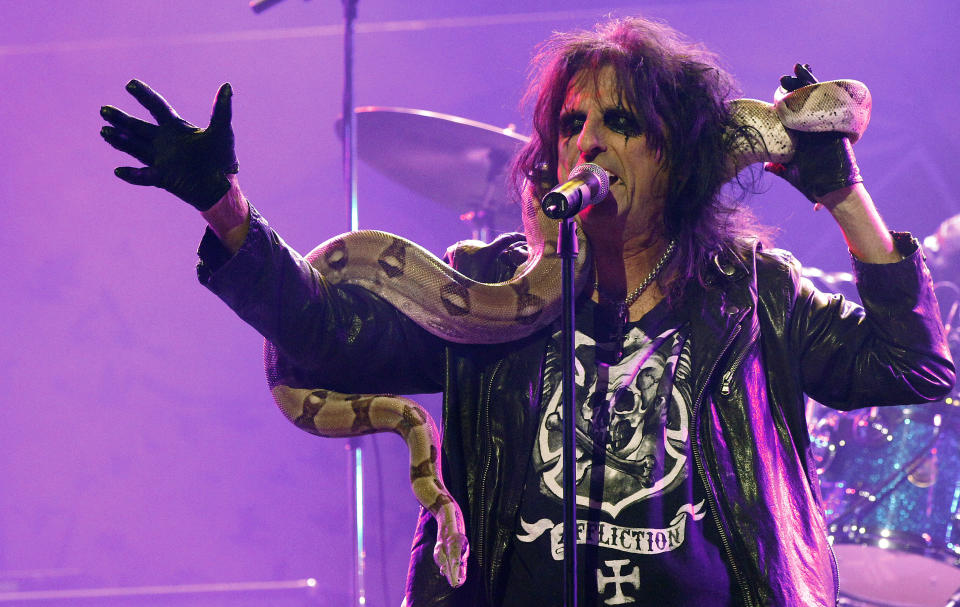 Alice Cooper performs at the 3rd annual Golden Gods awards in Los Angeles April 20, 2011.  REUTERS/Mario Anzuoni (UNITED STATES - Tags: ENTERTAINMENT ANIMALS)