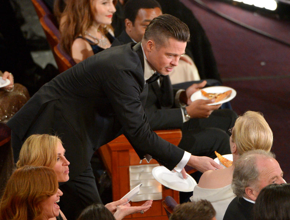 Brad Pitt, left, shares pizza with Meryl Streep in the audience during the Oscars at the Dolby Theatre on Sunday, March 2, 2014, in Los Angeles. (Photo by John Shearer/Invision/AP)