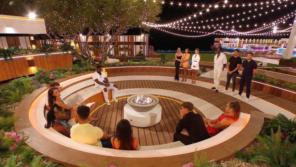 love island fans are losing it over this firepit moment for davide and ekin su